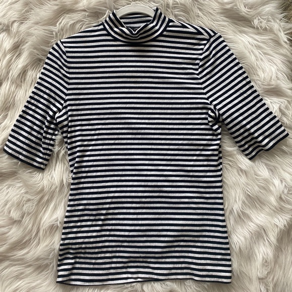 Banana Republic 3/4 Sleeve Turtleneck - Picture 3 of 6